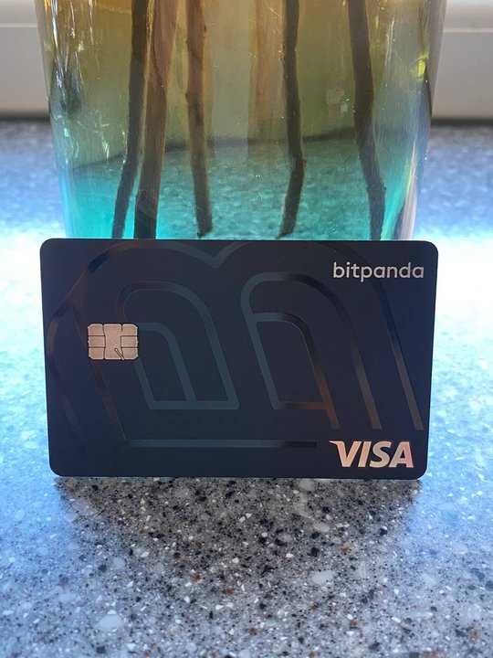 Bitpanda cards come in black color and work globally.