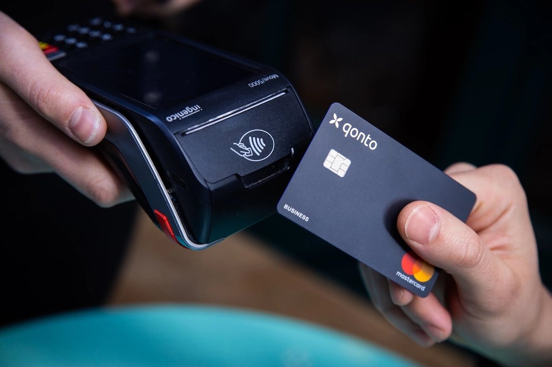 Qonto contactless payments with real-time notifications.